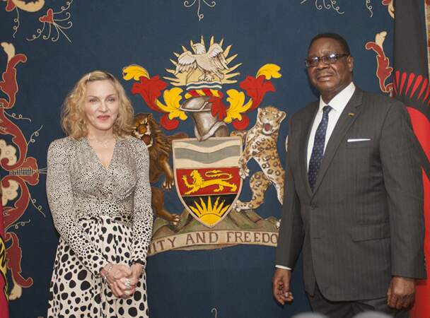 Madonna et Peter Mutharika, président du Malawi