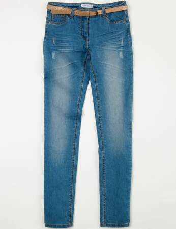 L’intemporelle pièce fétiche des fashionistas : le jean ceinturé : 17,99€