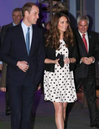 En avril 2013, Kate affiche ses premières rondeurs de femme enceinte