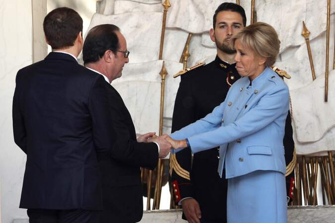 Brigitte Macron salue François Hollande
