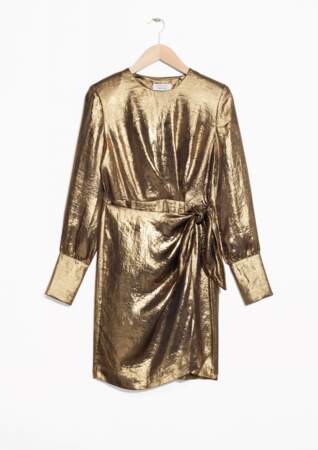 Tenues de fêtes : Robe dorée métallique, & Other stories, 99 euros