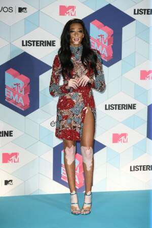 MTV EMA 2016 Le top model Winnie Harlow portait une robe ouverte très haut sur la cuisse