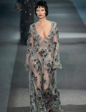 Kate Moss défile pour Louis Vuitton