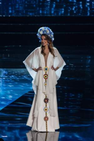 Miss Univers 2016 : Défilé en costume national pour Miss République Tchèque, jolie comme un coeur