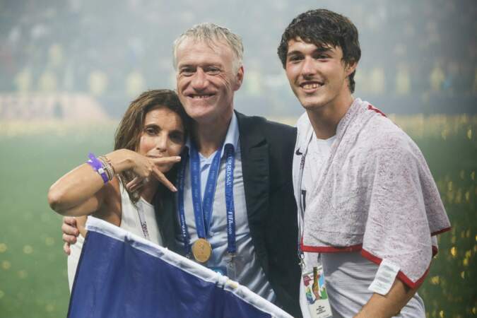 Didier Deschamps champion du monde pour la deuxième fois : il fête la victoire avec sa femme Claude et Dylan