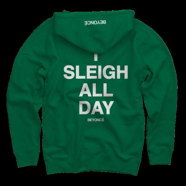 Beyoncé sort une collection de Noël : le sweat "I sleigh all day" en vert derrière, 55€