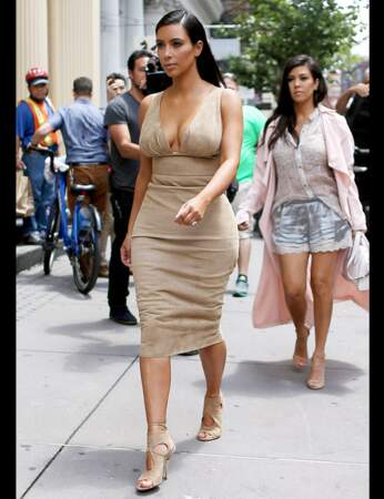 Kim Kardashian version Pocahontas sexy