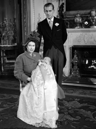 1948 Elizabeth II et le duc d’Édimbourg avec le prince Charles 