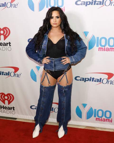 Les do et les don'ts de la semaine : la veste en jean (Demi Lovato)