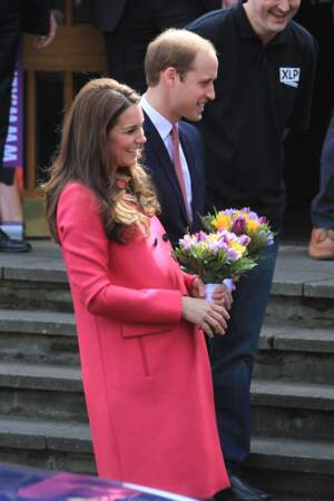La dernière sortie officielle de Kate Middleton avant son accouchement aura été ponctuée de fleurs et de sourires