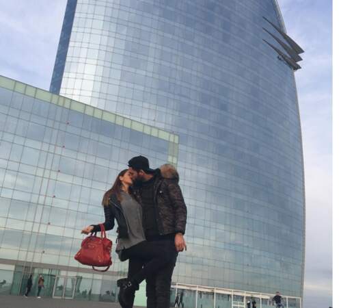 Premier bisou de l'année pour Nabilla et Thomas, en vacances à Barcelone