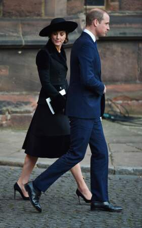 La garde robe de Kate Middleton en 2016 : Manteau Alexander McQueen, environ 1 535 livres