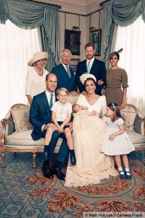 Portrait officiel : La famille royale réunie pour le baptême du prince Louis lors de la réception à Clarence House
