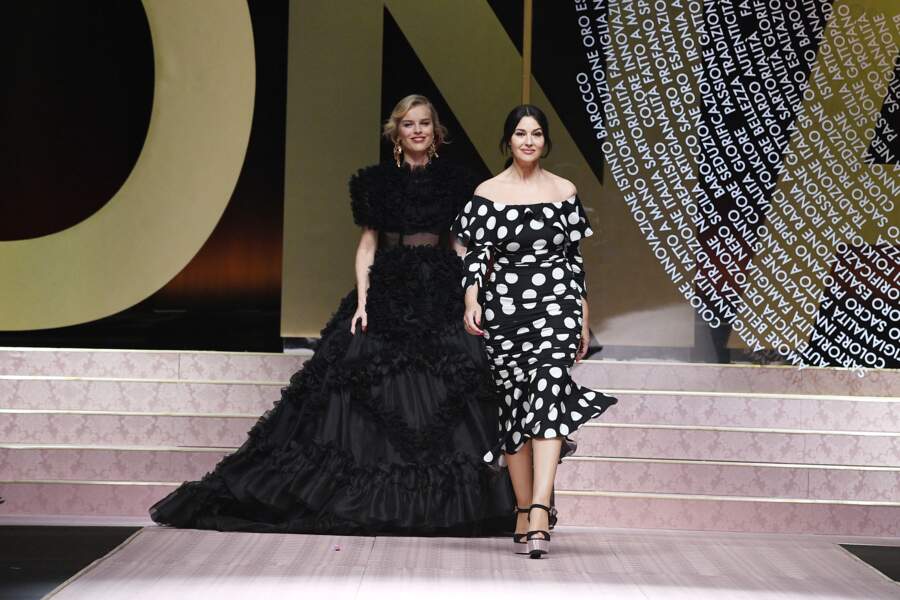 Fashion week printemps été 2019 - Défilé Dolce Gabbana à Milan : Eva Herzigova et Monica Bellucci