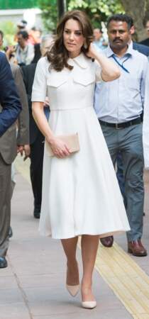 Pour le 2ème jour de voyage officiel, Kate Middleton avait choisi une robe Emilia Wickstead estimée à 2 200 €