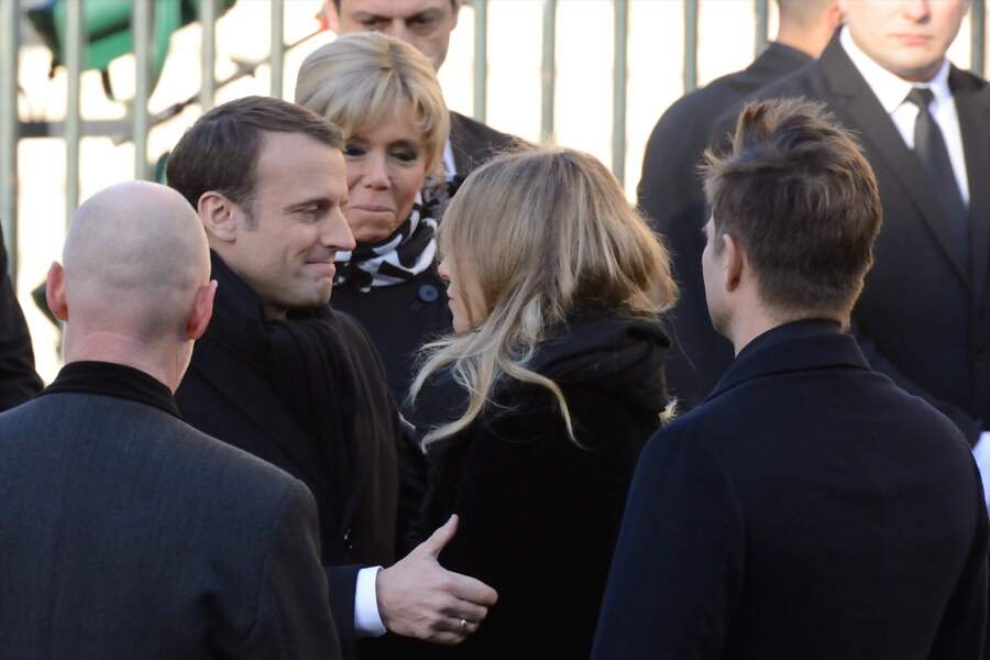Les politiques présents lors de l'hommage à Johnny Hallyday : Brigitte et Emmanuel Macron avec Laura Smet