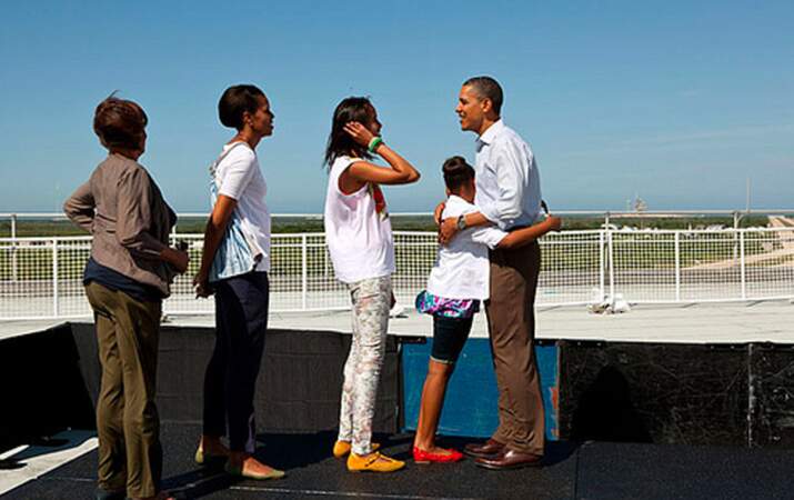"Des câlins pour papa" de la part de ses filles Sasha et Malia, se réjouit Barack Obama