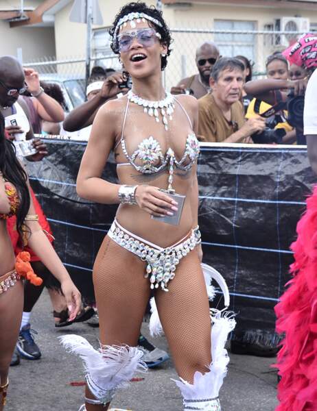Quand Rihanna va au Carnaval de la Barbade, c'est avec classe et raffinement