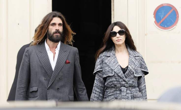 Monica Bellucci en couple avec Nicolas Lefebvre au défilé Chanel pour un dernier hommage à Karl Lagerfeld