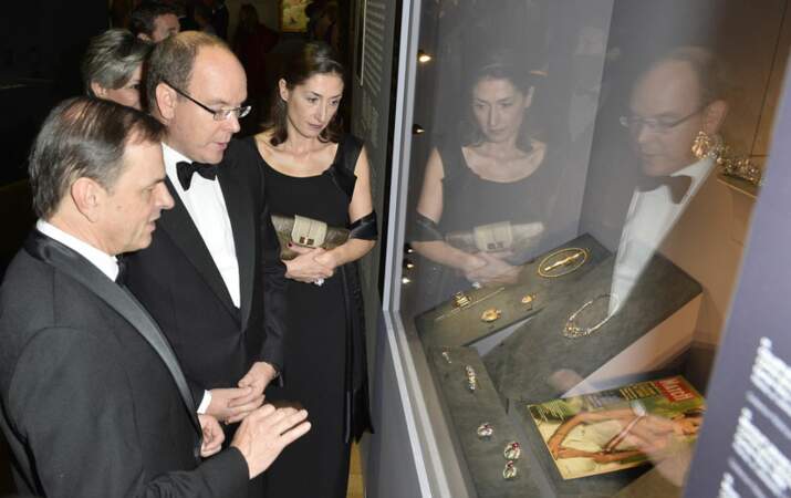Instant émotion pour Albert de Monaco, devant des bijoux portés par sa mère Grace Kelly