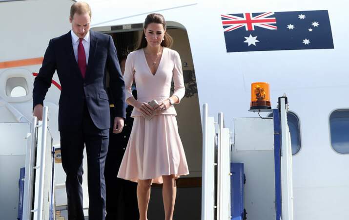 Kate et William arrivent à Adelaide, la duchesse porte un ensemble Alexander McQueen