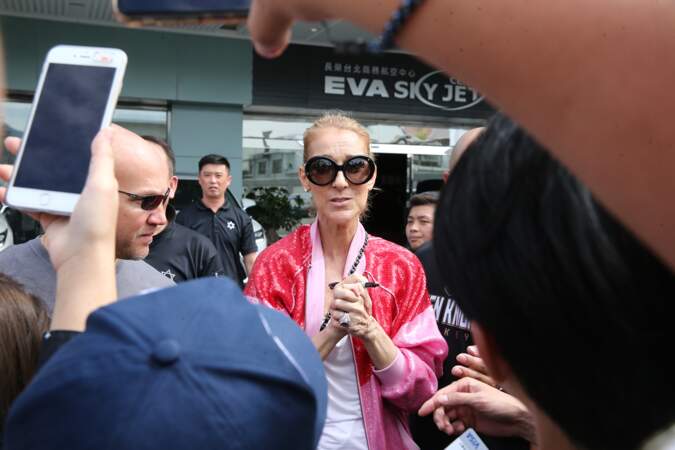 Céline Dion débarque à l'aéroport de Taipei, à Taiwan