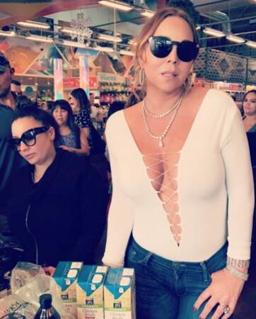Mariah Carey : tous seins dehors, elle va au marché et c’est n’importe quoi 