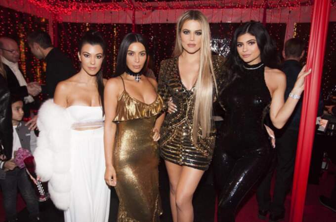 Le Noël des Kardashians : Kourtney, Kim, Khloé et Kylie en tenues de fête