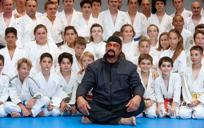 Invité du festival Blues Passions de Cognac, Steven Seagal a donné une leçon de judo à des petits Charentais
