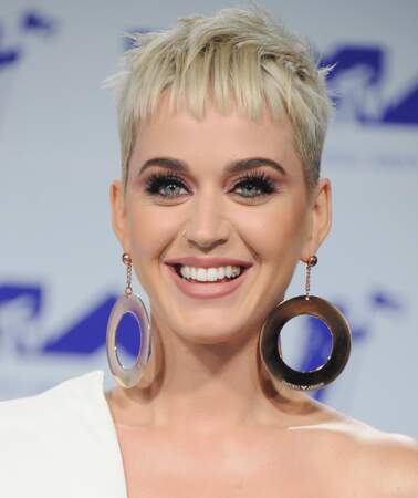 Don'ts : Katy Perry et son boyish avec frange 