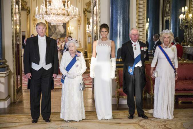 Donald Trump, Elizabeth II, Ivanka Trump, le prince Charles et Camilla au banquet organisé à Buckingham Palace