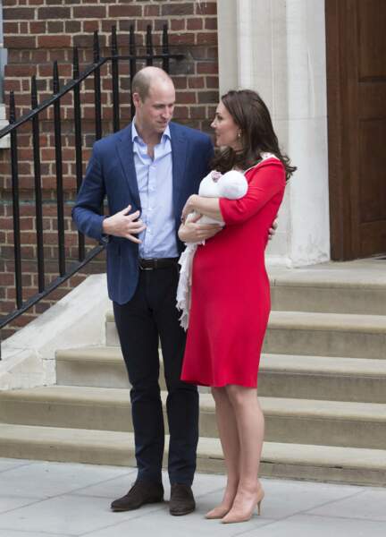 Kate Middleton et le prince William pour la présentation officielle de leur 3ème royal baby le 23 avril 2018