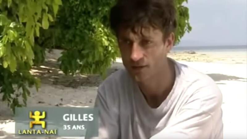 Gilles, de la saison 1, est administrateur de spectacles et auteur
