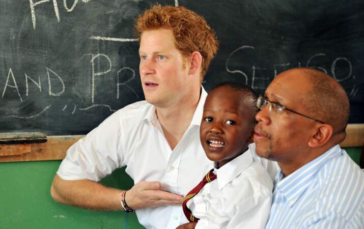 Le Prince Harry dans un centre pour malentendants au Lesotho