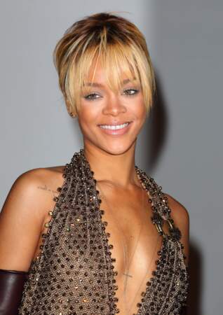 La frange effilée et déstructurée de Rihanna