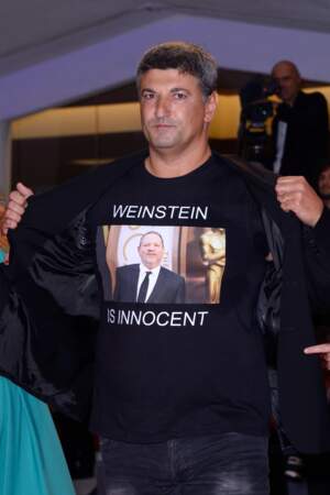 Luciano Silighini et son t-shirt en soutien à Harvey Weinstein à la 75e Mostra de Venise