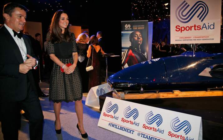 Kate admire le bobsleg de l'équipe d'Angleterre qui pourrait être utilisé pour les J.O. de Sotchi en 2014