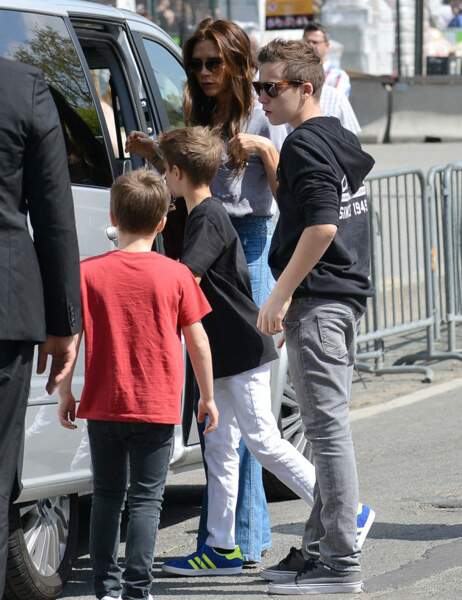 La Famille Beckham visitent la Tour Eiffel 