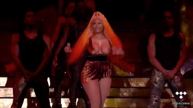 Accident de robe : Nicki Minaj sur la scène du Made in America Festival à Philadelphie