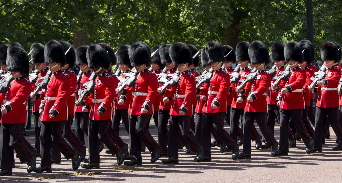 91ème anniversaire de la reine Elizabeth - Imperturbables malgré la chaleur, les gardes royaux tiennent bon