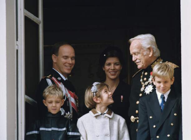 19 novembre 1994 : Charlotte, 8 ans, et son grand-père le prince Rainier semblent très complices