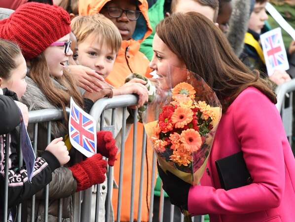 Kate Middleton, enceinte et rayonnante sous son manteau fuchsia le 16 janvier 2018