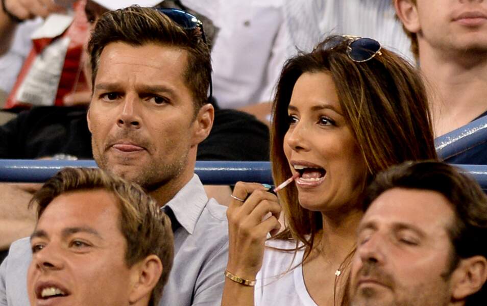 Eva Longoria se met un coup de gloss, Ricky Martin se contente d'un coup de langue