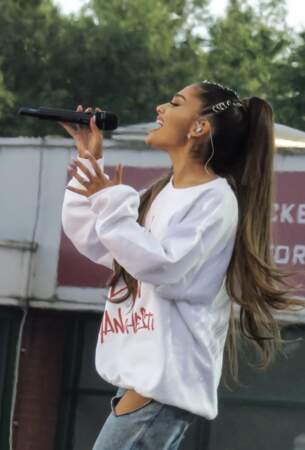 Ariana Grande a chanté pour les victimes