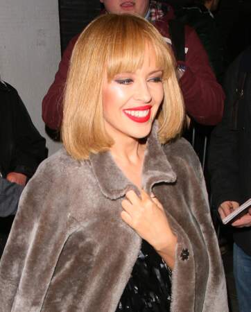 2014 : après quelques coups de ciseaux (et de pigments), Kylie Minogue est transformée