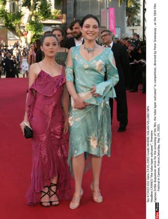 Les pires looks de Cannes: Emilie Dequenne en 2003 ou comment paraître le double de son âge.