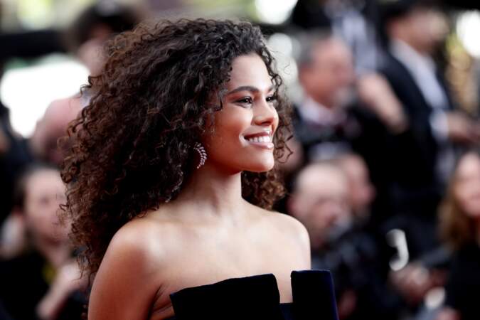 Tina Kunakey à la montée des marches des Misérables au Festival de Cannes 2019