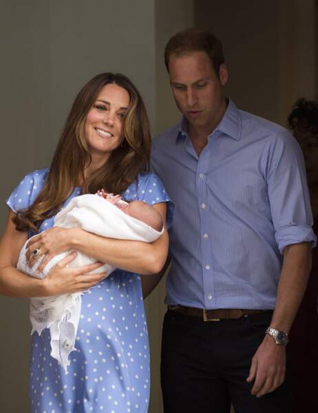 Kate Middleton et le Prince William ont présenté le 23 juillet 2013 leur fils