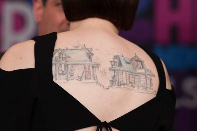 Tatouages de stars: Lena Dunham arbore ces deux maisons un chouïa déprimantes dans le dos