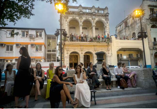 Défilé Chanel à Cuba : et quoi de mieux pour attendre le début du défilé...